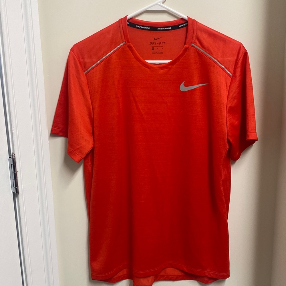 Nike Dri-got shirt size Medium EUC